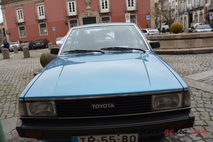 Toyota Corolla 4. generacja E70 1979-1983 (1982-1983 DX sedan 4d), przód