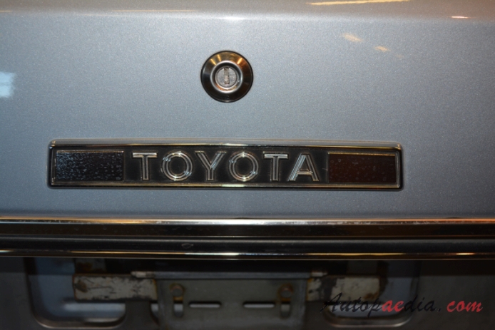 Toyota Crown 7th generation (S120) 1983-1987 (1983 2.8i Super Saloon sedan 4d), rear emblem  