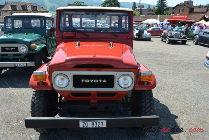 Toyota Land Cruiser 3. generacja 40 series (FJ40) 1960-1984 (pickup 2d), przód