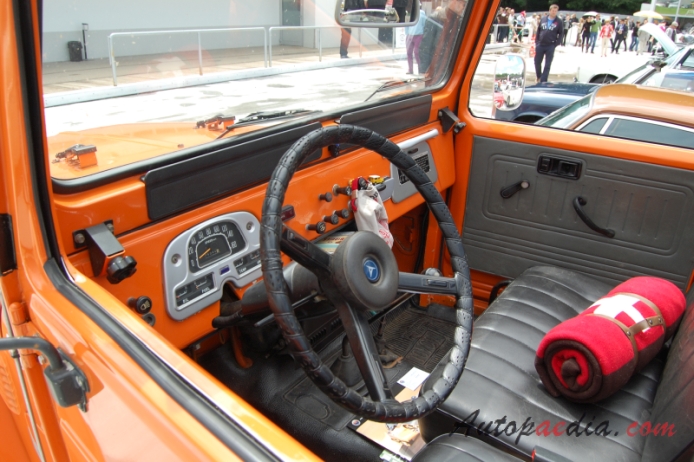Toyota Land Cruiser 3rd generation 40 series (FJ40) 1960-1984 (soft top 2d), interior