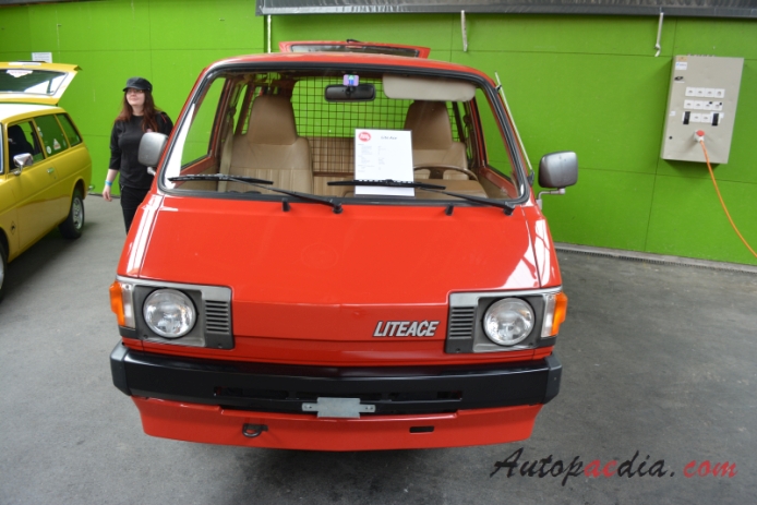 Toyota LiteAce 2. generacja (M20 Series) 1979-1985 (1983 KM20 van), przód