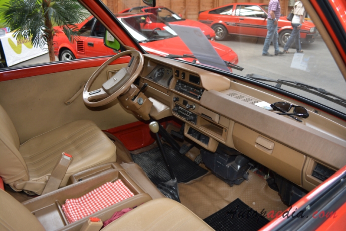 Toyota LiteAce 2nd generation (M20 Series) 1979-1985 (1983 KM20 van), interior