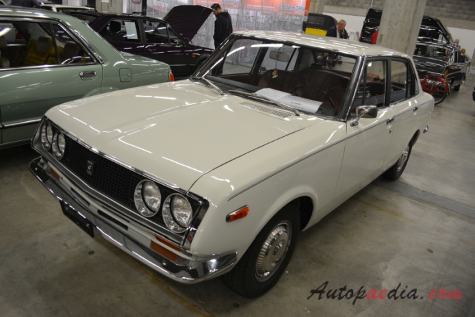 Toyota Mark II 1. generacja (Corona Mark II T60, T70 series) 1968-1974 (1969 T60 sedan 4d), lewy przód