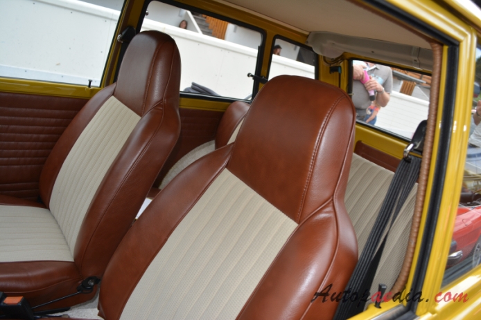 Toyota Publica 3. generacja UP30, KP30 series 1969-1978 (1976 Copain wagon 3d), wnętrze