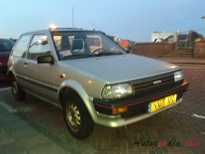 Toyota Starlet 70 Series 1984-1989 (Sport 1.9 XL hatchback 3d), right front view