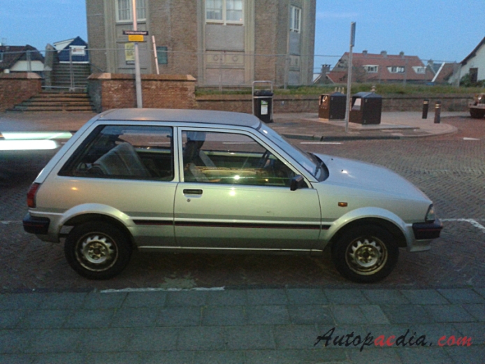 Toyota Starlet 70 Series 1984-1989 (Sport 1.9 XL hatchback 3d), right side view
