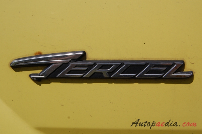 Toyota Tercel 1. generacja 1978-1982 (1978-1980 sedan 4d), emblemat bok 