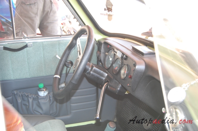 Trabant 600 (P60) 1962-1965 (1963 limuzyna 2d), wnętrze