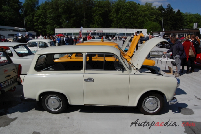 Trabant 600 (P60) 1962-1965 (1964 kombi deluxe 3d), prawy bok