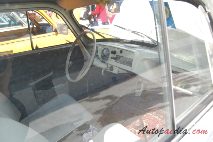 Trabant 600 (P60) 1962-1965 (1964 kombi deluxe 3d), wnętrze