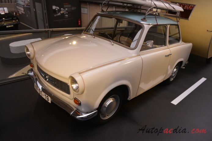 Trabant 601 1964-1990 (1964-1969 limuzyna 2d), lewy przód