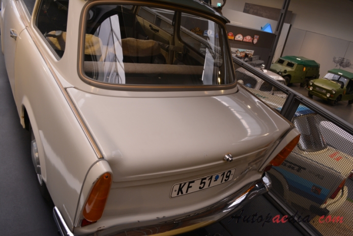 Trabant 601 1964-1990 (1964-1969 limuzyna 2d), tył