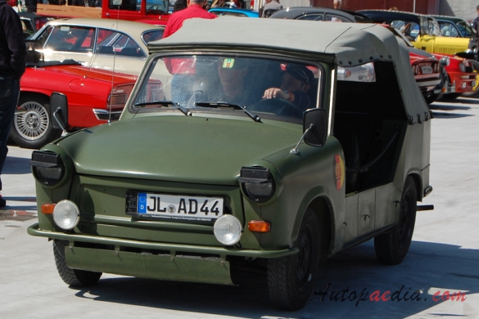 Trabant 601 1964-1990 (1968-1990 Kübelwagen pojazd wojskowy), lewy przód
