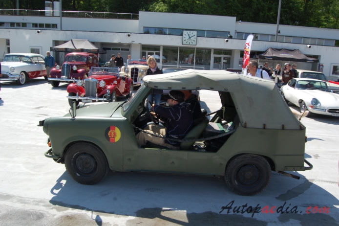 Trabant 601 1964-1990 (1968-1990 Kübelwagen pojazd wojskowy), lewy bok