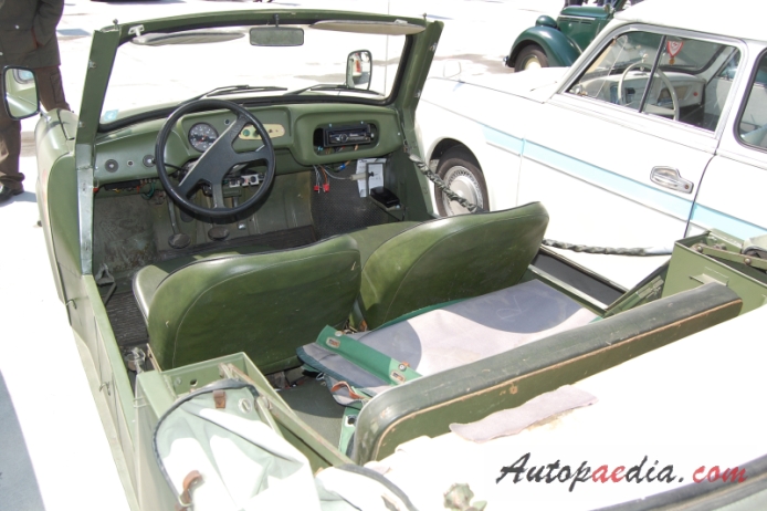Trabant 601 1964-1990 (1968-1990 Kübelwagen pojazd wojskowy), wnętrze