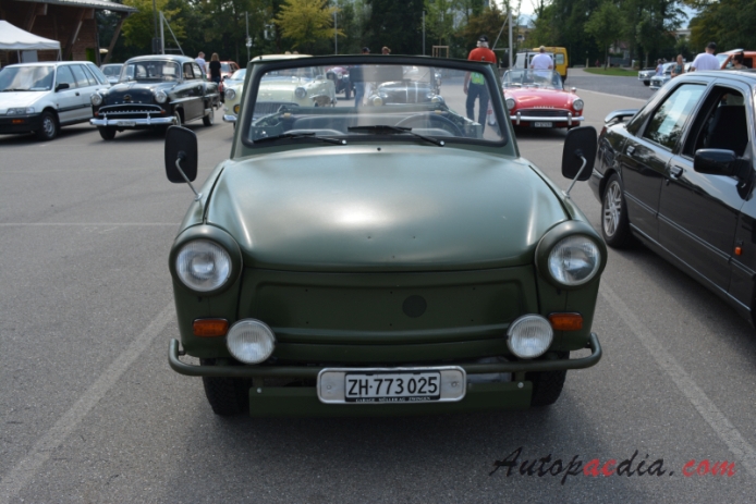 Trabant 601 1964-1990 (1968-1990 Kübelwagen pojazd wojskowy), przód