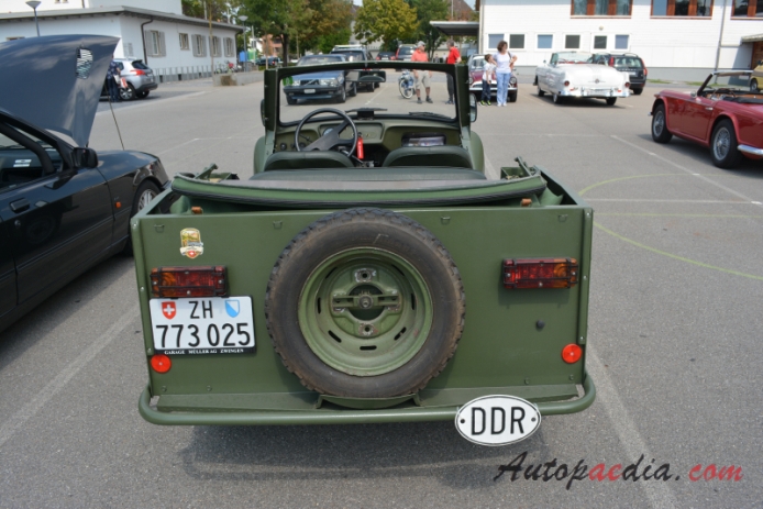 Trabant 601 1964-1990 (1968-1990 Kübelwagen pojazd wojskowy), tył
