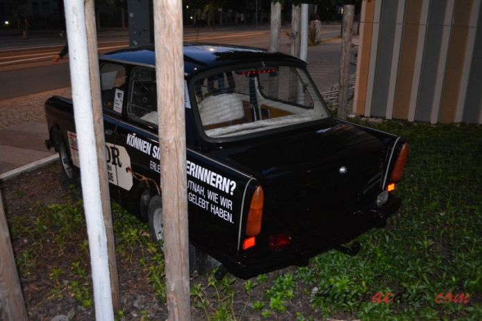 Trabant 601 1964-1990 (1969-1990 limuzyna 2d), lewy tył