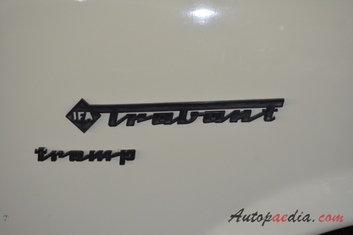 Trabant 601 1964-1990 (1978-1990 Trabant 601 F Tramp cabriolet), emblemat bok 