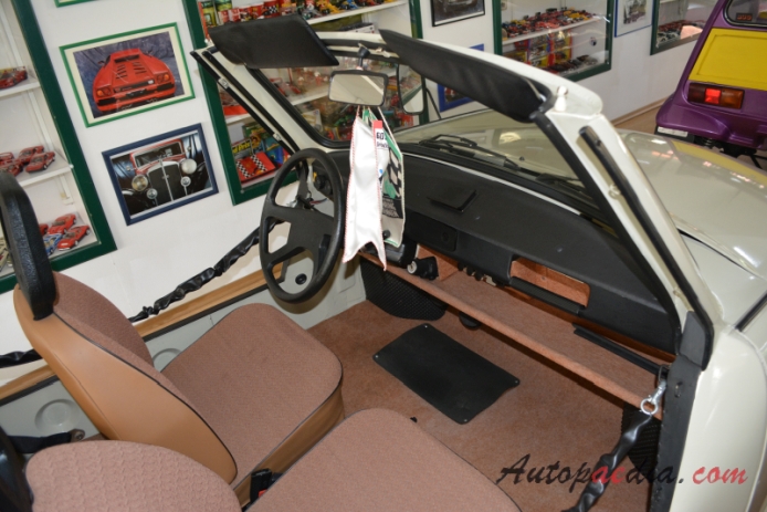 Trabant 601 1964-1990 (1978-1990 Trabant 601 F Tramp cabriolet), wnętrze