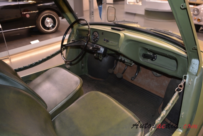 Trabant 601 1964-1990 (1989 Trabant P 601 A Kübelwagen pojazd wojskowy), wnętrze