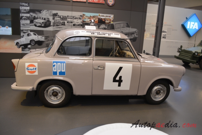 Trabant P50 1957-1962 (1962 Trabant P 50/2 Rallye limuzyna 2d), prawy bok