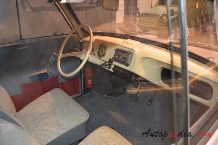 Trabant P50 1957-1962 (1962 Trabant P 50/2 Rallye limuzyna 2d), wnętrze