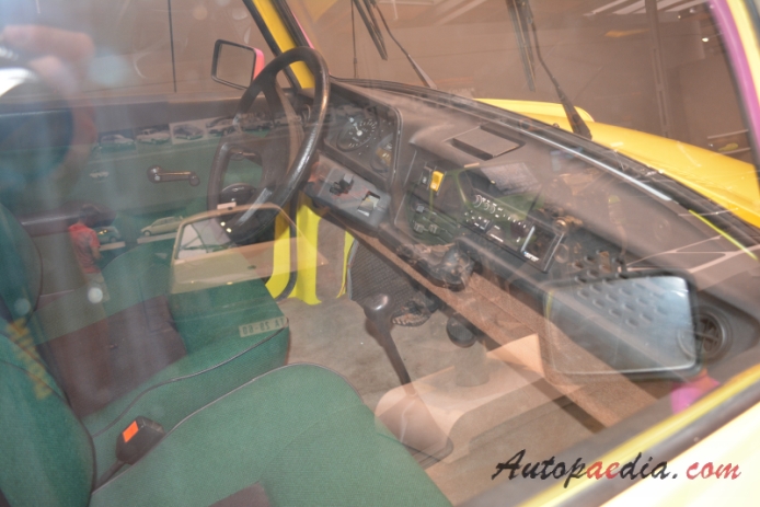 Trabant 1.1 Caro Pick Up 1989 (IVM München prototyp saloon 2d), wnętrze