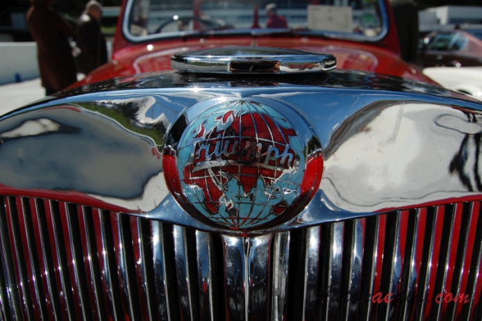 Triumph 1800 Roadster, Triumph 2000 Roadster 1946-1949 (1946 1800), emblemat przód 