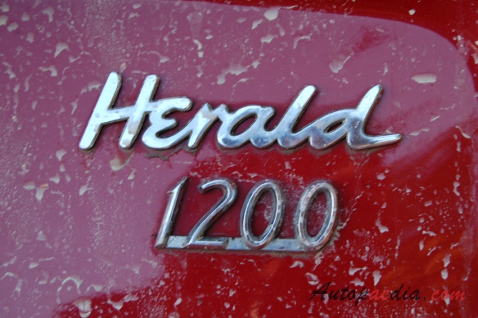 Triumph Herald 1959-1971 (1961-1968 1200 Estate 3d), rear emblem  