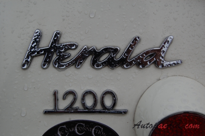 Triumph Herald 1959-1971 (1965 saloon 2d), rear emblem  