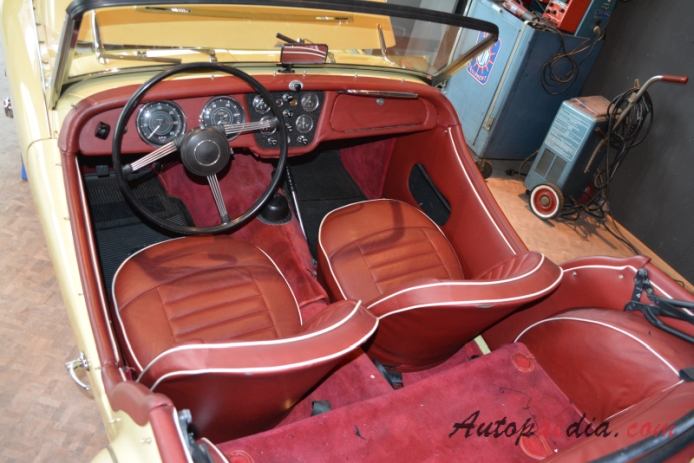 Triumph TR3 1955-1962 (1957 TR3A roadster 2d), interior