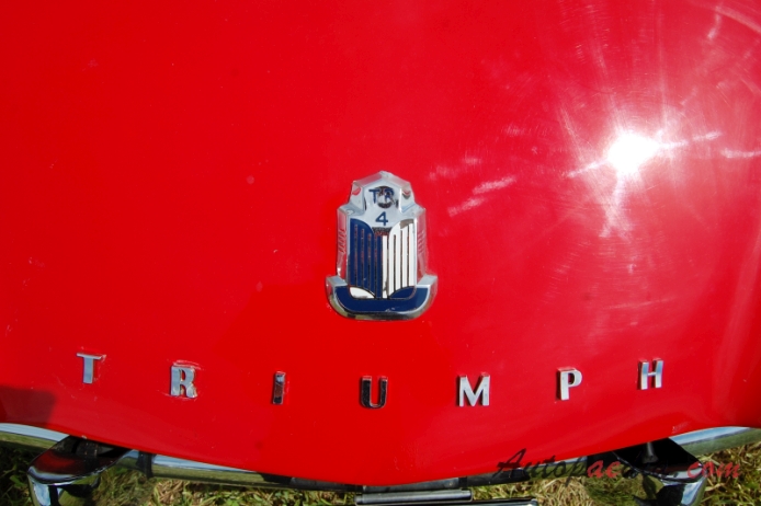 Triumph TR4 1961-1967 (1961-1965 roadster 2d), emblemat przód 