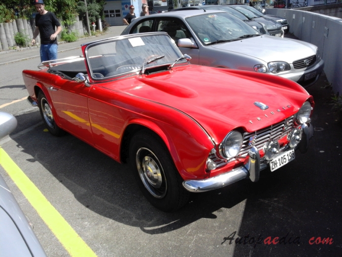Triumph TR4 1961-1967 (1961-1965 roadster 2d), right front view