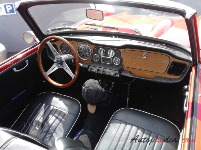 Triumph TR4 1961-1967 (1961-1965 roadster 2d), interior