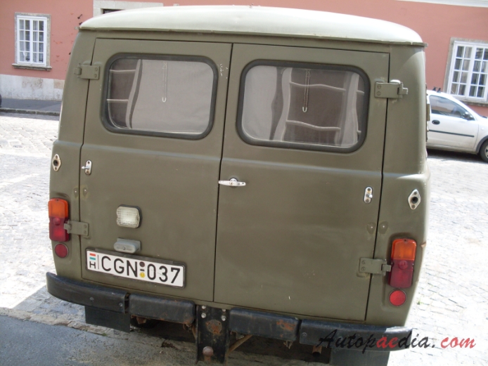 UAZ 452 1965-present (UAZ 3962 military vehicle/ambulance), rear view