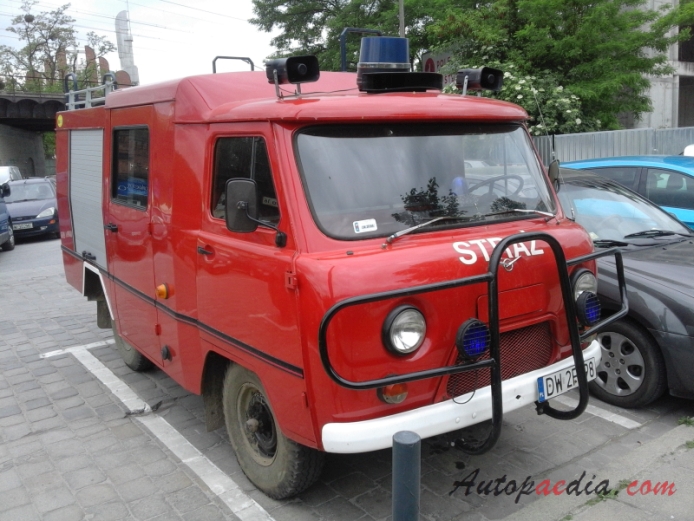 UAZ 452 1965-present (fire engine), right front view