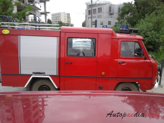 UAZ 452 1965-present (fire engine), right side view