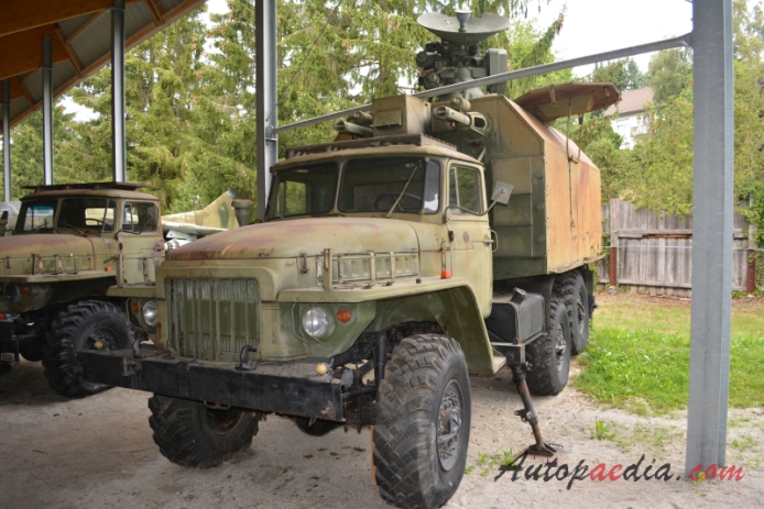 Ural 375 1961-1992 (Ural 375D 6x6 pojazd wojskowy), lewy przód