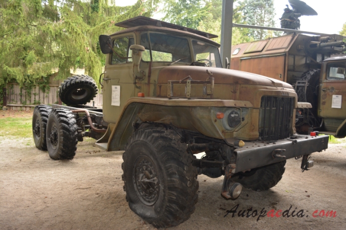 Ural 375 1961-1992 (Ural 375D 6x6 military truck), right front view