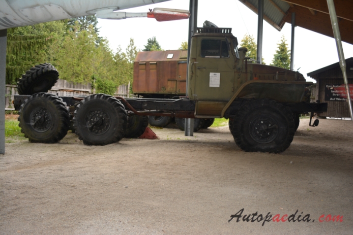 Ural 375 1961-1992 (Ural 375D 6x6 pojazd wojskowy), prawy bok