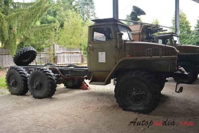 Ural 375 1961-1992 (Ural 375D 6x6 pojazd wojskowy), prawy bok