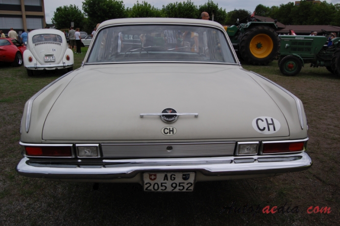 Chrysler Valiant 2. generacja 1963-1966 (1963 sedan 4d), tył