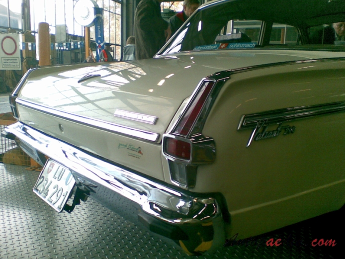 Chrysler Valiant 2. generacja 1963-1966 (1966 V200 AP6 sedan 4d), prawy tył