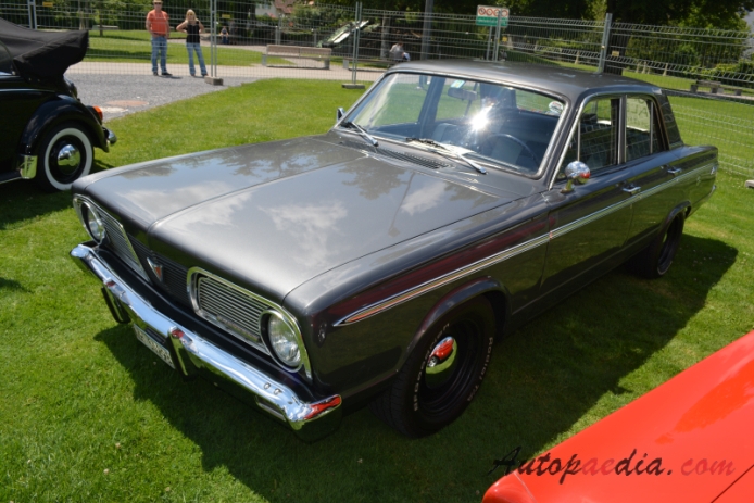 Chrysler Valiant 2. generacja 1963-1966 (1966 V200 AP6 sedan 4d), lewy przód
