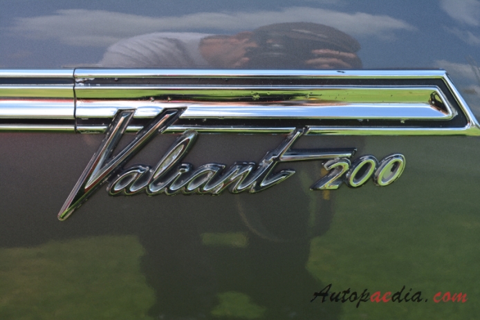 Chrysler Valiant 2nd generation 1963-1966 (1966 V200 AP6 sedan 4d), side emblem 