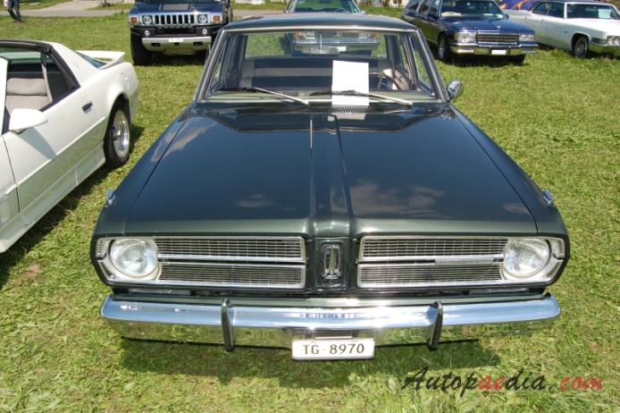 Chrysler Valiant 3. generacja 1967-1973 (1967 Plymouth Signet sedan 4d), przód