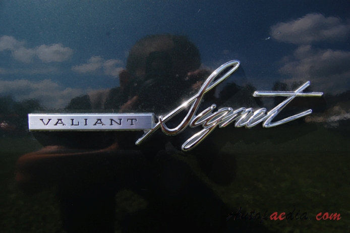 Chrysler Valiant 3rd generation 1967-1973 (1967 Plymouth Signet sedan 4d), side emblem 