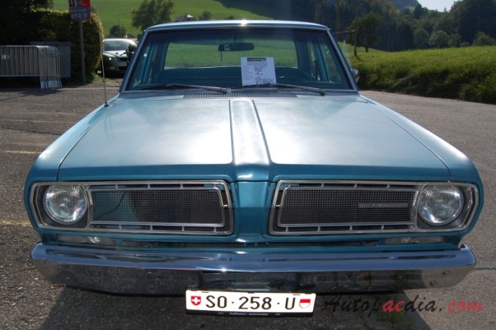 Chrysler Valiant 3. generacja 1967-1973 (1968 Plymouth Signet sedan 4d), przód