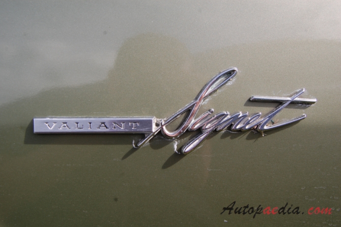Chrysler Valiant 3rd generation 1967-1973 (1969 Chrysler Signet sedan 4d), side emblem 